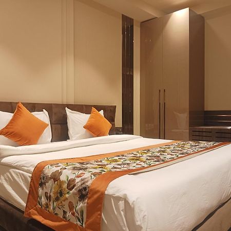 Hotel Cullinan By Qotel Janakpuri Delhi  Exterior foto