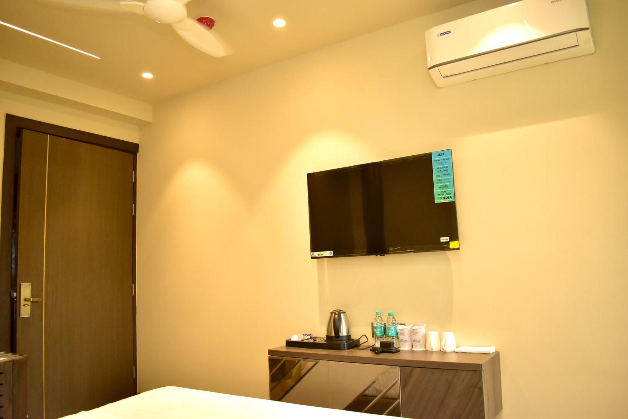 Hotel Cullinan By Qotel Janakpuri Delhi  Exterior foto